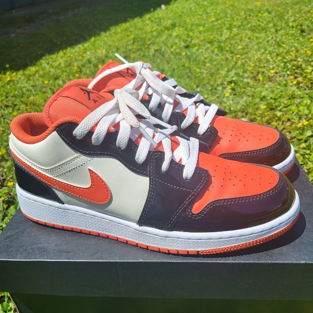 Jordan 1 low 6.5y  7.5 women